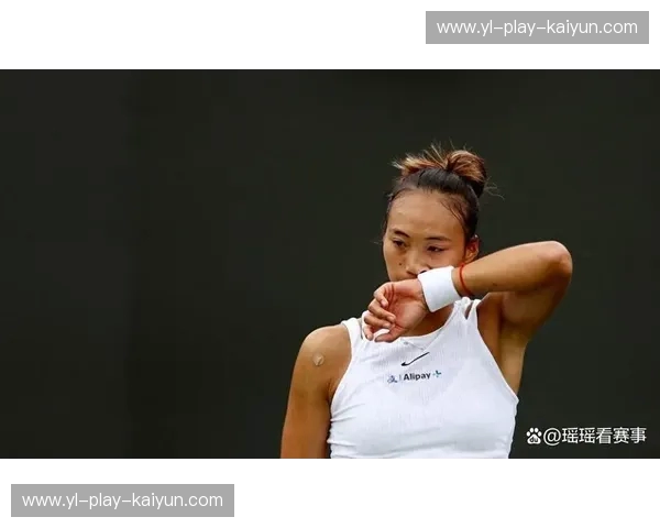 绿茵场上的跨时空对话：当中国玫瑰遇上草地女王，温网的一场优雅碰撞